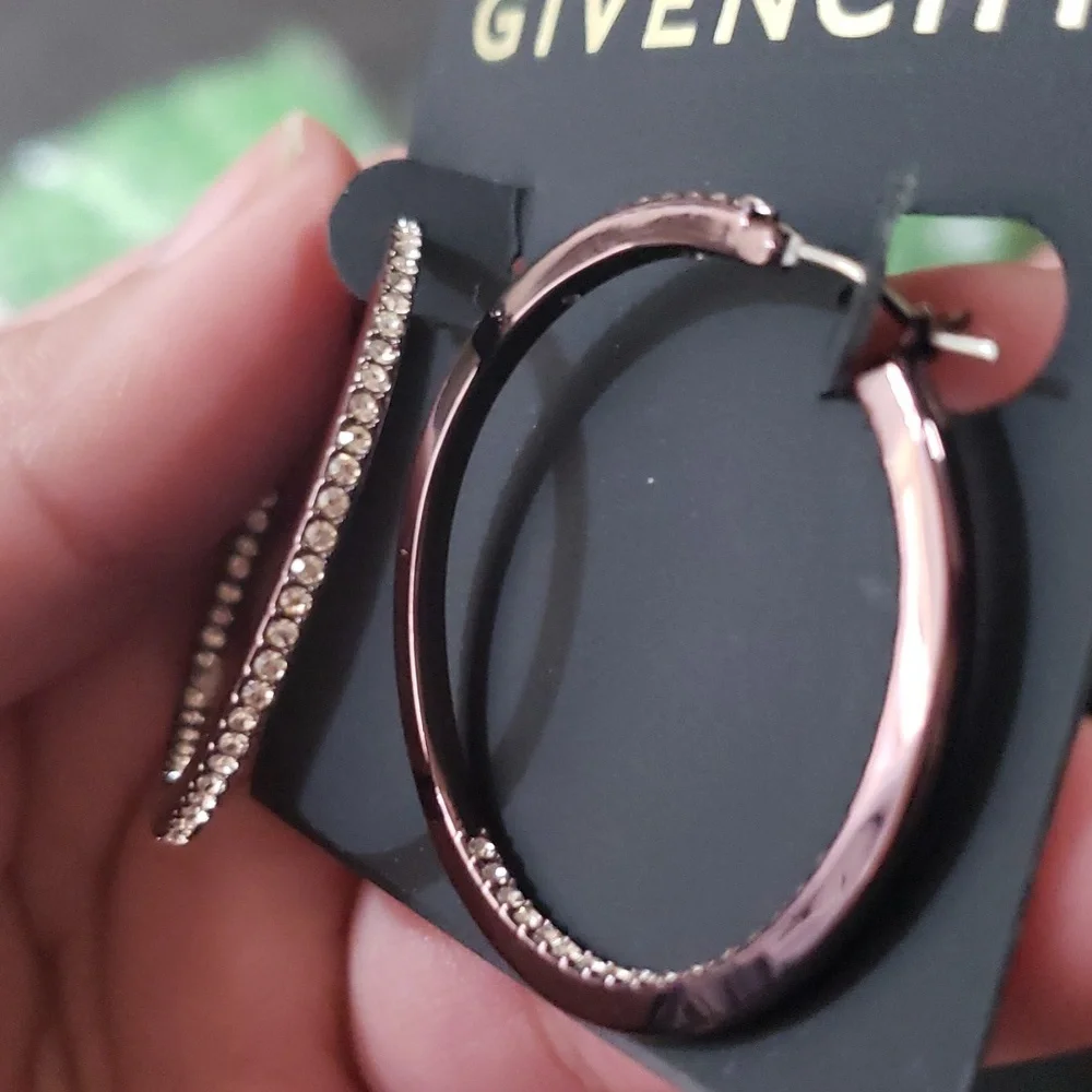 Givenchy - Picture 2 of 2